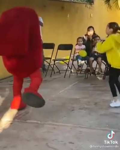 mogus dancing 😳😳😳😳