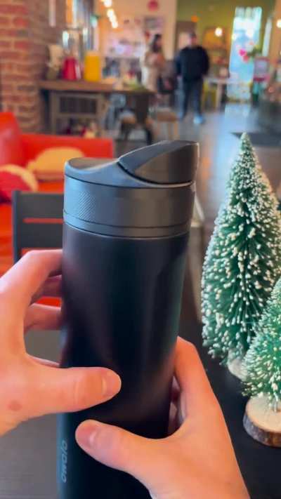 Bottle that seals with magnets??