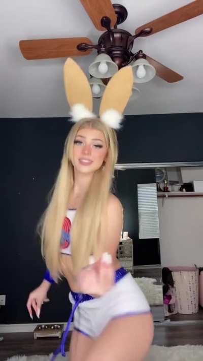 Bunny can wiggle🍑