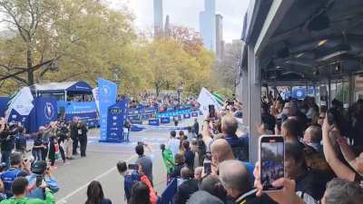 NYC Marathon finish line, 1st place finish (Males)