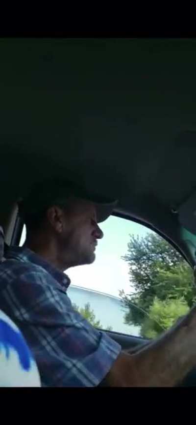 Girl sprays liquid ass in her dad’s car