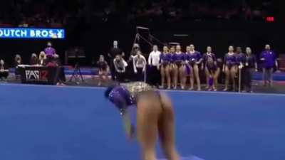 Washington’s Amara Cunningham 💜🤍🖤🤸🏾<wbr>‍♀️