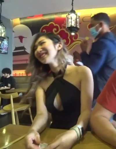 Leena's IRL stream
