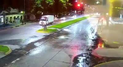 No soy experto pero creo que así no sé pasa un camión en una picada.