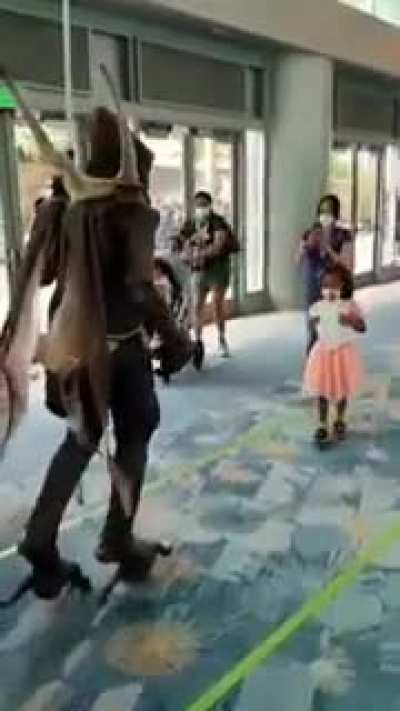 Marietta Ivanovna as a Geonosian, the 1st place winner in the SWC cosplay contest in Anaheim. *Chef's kiss*