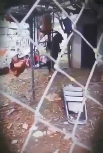 Важная личность с охраной