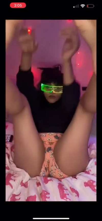 What an amazing ass and feet! @juicyjayyx