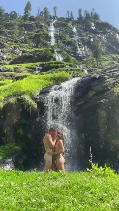 Let’s fuck around the 🌎
