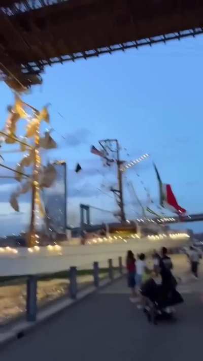 Brooklyn Bridge accident from a wild angle