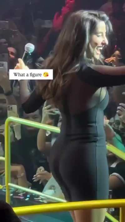 Nora sexy curve