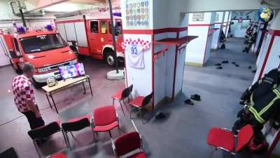 Хорватские пожарные подорвались по тревоге, не досмотрев решающий пенальти с Россией