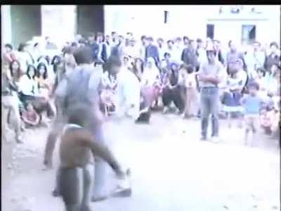 dansı keşfetmeye calışıyorlar yıl 1984 yer türkiye
