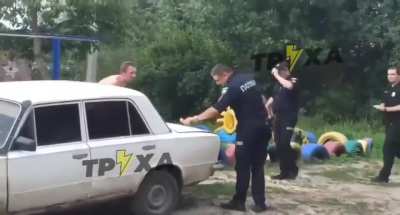 Полиция у нас после реформы отжиг<wbr>ает. Только бабок со школь<wbr>никам<wbr>и умеют гонять.