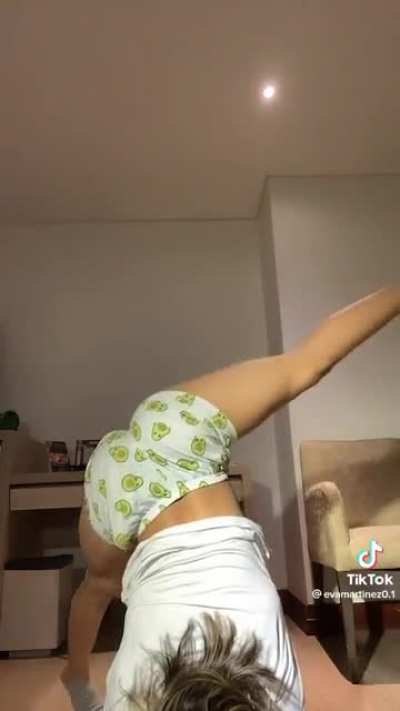 She knows where the fruits are 🍑👀