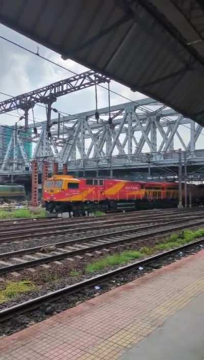 Hum first.....Nahi, Hum first (funny banter between WAG-9 and WDG-6G's)