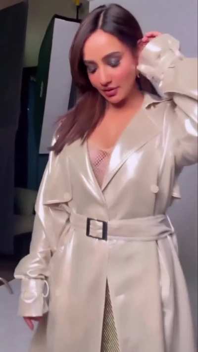 glamorous look in mode neha 👀🥵