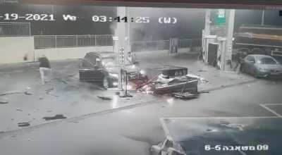 Drunk driver crashes into gas pump