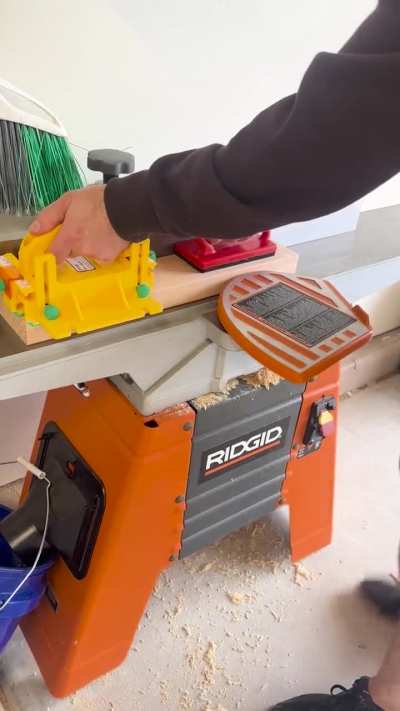 Jointer pulling at end?