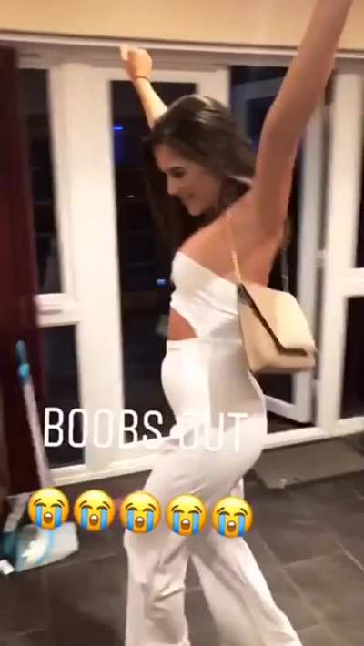 ‘Acci<wbr>denta<wbr>l’ Boobs Flashed