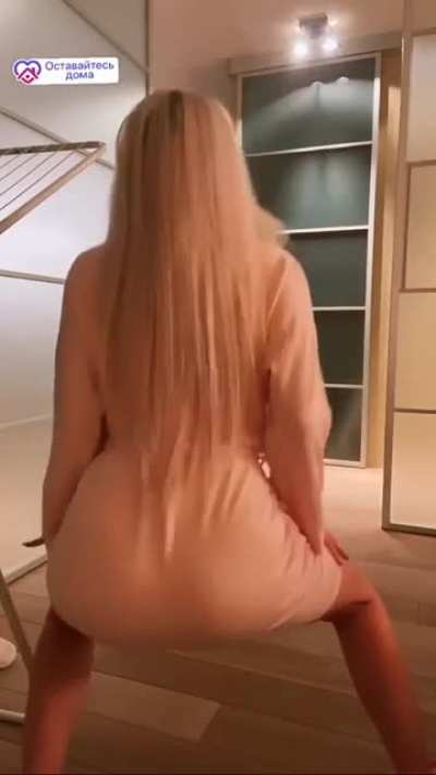 Dance Malyshka, mais fácil que escrever o nome dela. Eu fiz o compilado btw