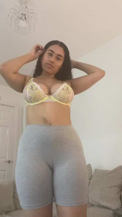 Too shy and insecure to show my thicc bare ass and tits🙄