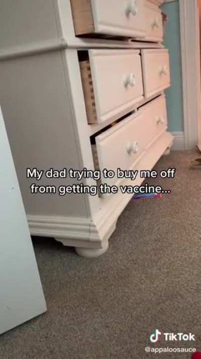 Qanon dumbfuck offers his daughter $2000 to not get vaccinated, after his wife and other two kids already got vaccinated. He starts sobbing because he thinks they're all gonna die from the vaccine.