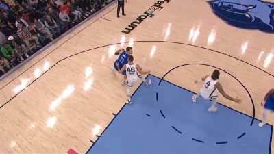 [Highlight] Luka Doncic with the one legged fadeaway to end the 3rd quarter