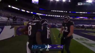 [Highlight] Today marks 37 days until the 2022 NFL Season Starts! Let’s remember when Lamar Jackson called the special teams unit off the field to call his own shot and score on this 37 yard TD run against the Cowboys back in 2020. Ravens win, 34-17.