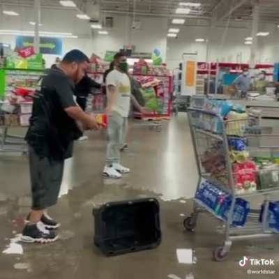 How to handle a maskhole in Walmart.