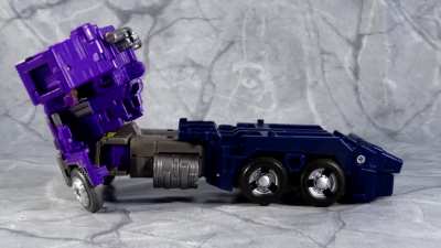 Haven't messed with stop motion animation in years, but Shattered Glass Optimus got me inspired!