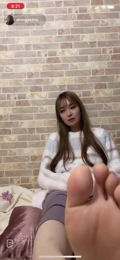 (Shin<wbr>gekin<wbr>onavi<wbr>chan) cute asian feet