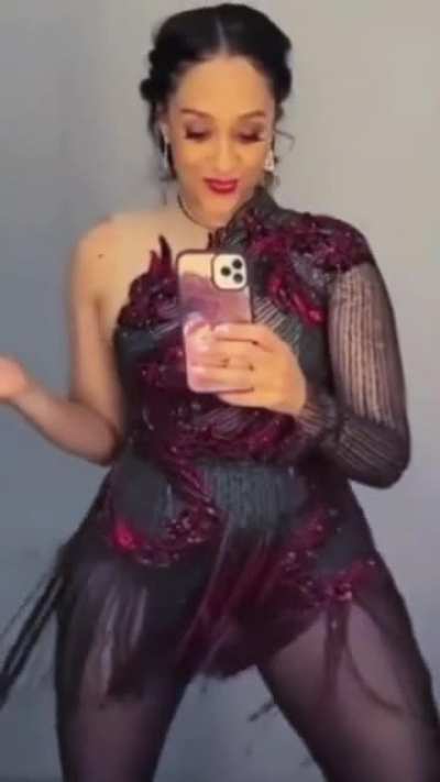 Tia Mowry seductive selfie 🔥