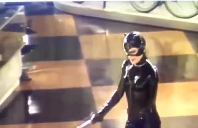 Michelle Pfeiffer in Batman Returns, getting all 4 mannequin heads in one take