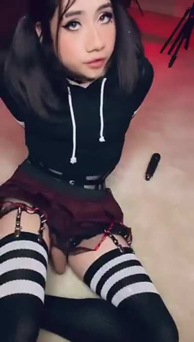 A view of what's under Nephalik's skirt