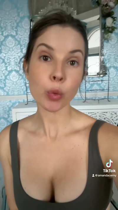 Amanda Cerny