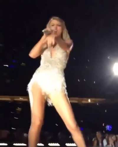 This was one of the best outfits of 1989! Change my mind.