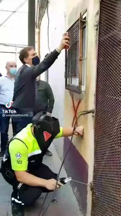 Atendeme a Santilli soldando un bunker de droga