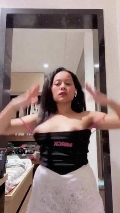 Spilling out🥵