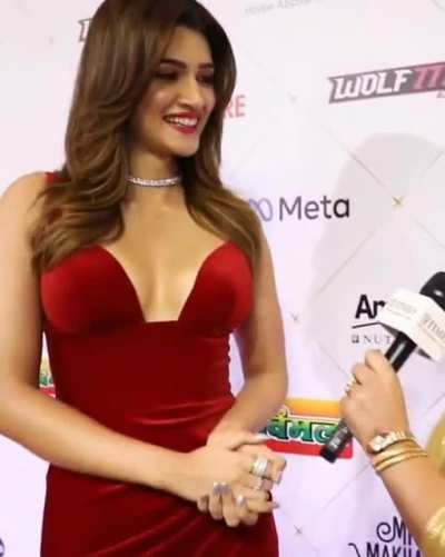 Super hot Kriti in red!