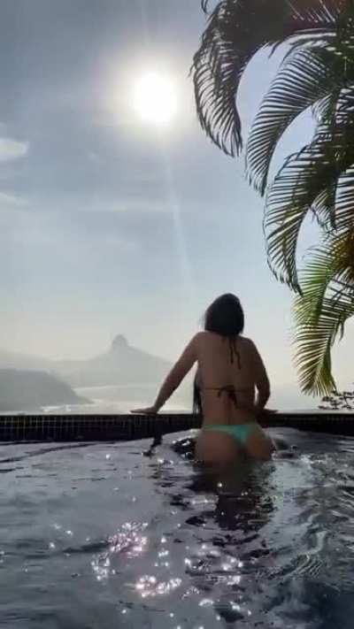 Nyvi Estephan