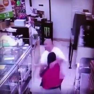 Guy tries to sucker punch 7-Eleven clerk