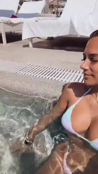 God I love when she shows them off