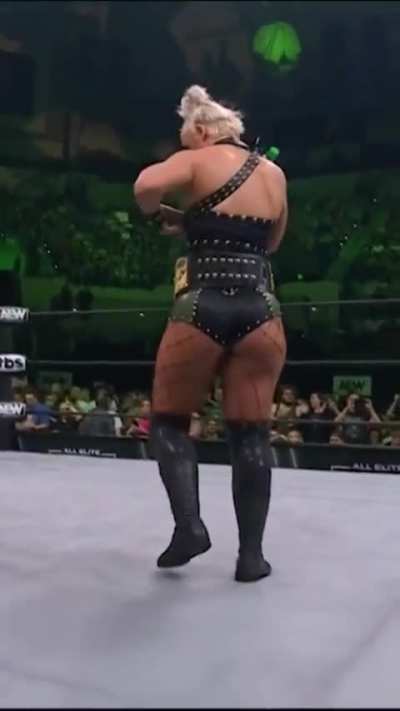 Toni Storm 