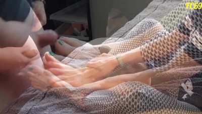 Cum on Feet with Split Screen