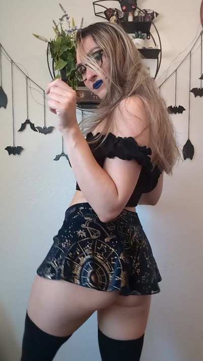 Come watch me play Elden Ring on twitch ~  twitc<wbr>h.tv/<wbr>shygo<wbr>thexh<wbr>ib