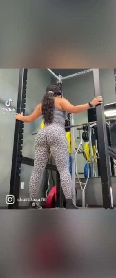 @Jasm<wbr>infit<wbr>nesss thick ass shake that’s beautiful ass