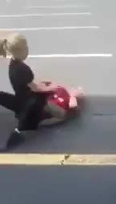 Now, this is what a good friend is supposed to do when you see your friend in a fight. Don't just sit there and record.
