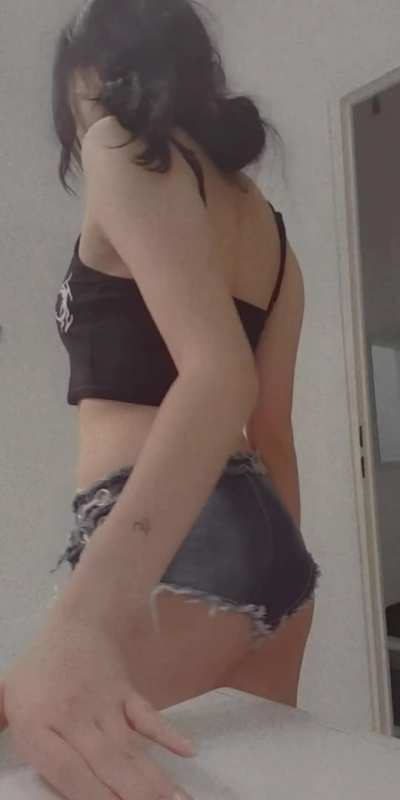 I am 4‘10 smash or pass?🥺🥺 (OC) 18y german