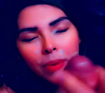 Pretty cumhungry slut getting a massive facial