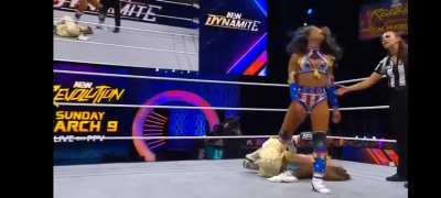 Mercedes moné walking over Yuka